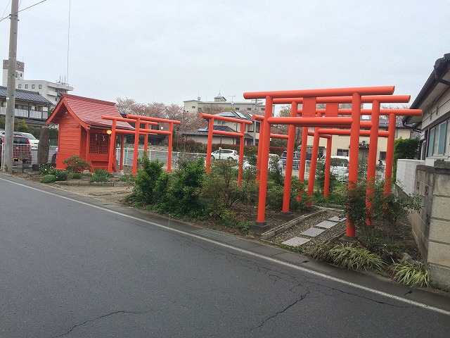 篠ノ井にある鳥居がたくさんある変わった神社？　琥珀稲荷