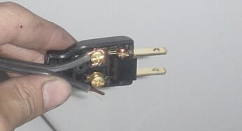 電子レンジのコンセントが使えなくなったので修理した