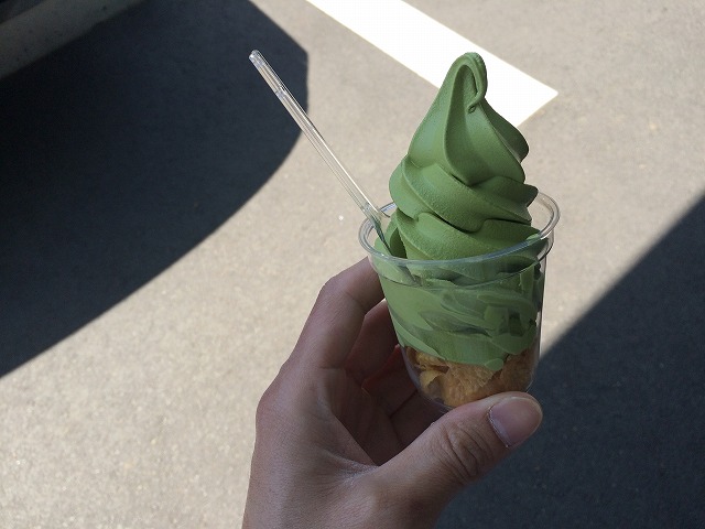 胡蝶庵の抹茶ソフトを食べてみた