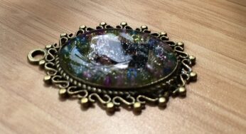 UVレジンでオリジナルアクセサリーを作ってみた