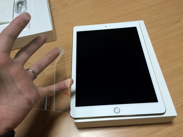 9.7インチiPad Proのガラスフィルムはこれしかない！貼りやすく傷つかない一品