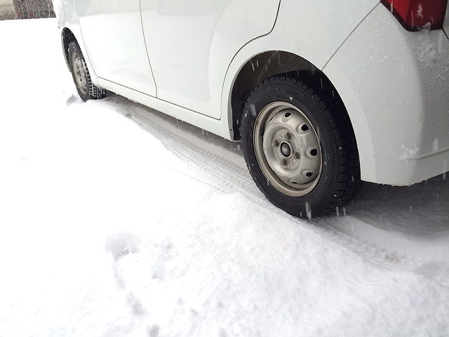 雪道にはまったらどうするか？脱輪脱出方法は意外と簡単で覚えておこう