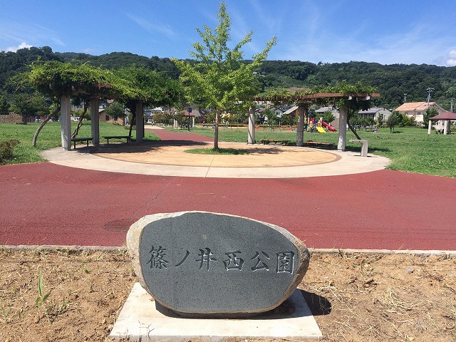 篠ノ井西公園という公園が、遊具が充実して広くてお勧めな場所