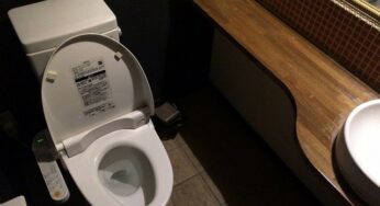小であってもトイレで座る男の子が急増中！軟弱だ！と非難する人はトイレ掃除をしているか？