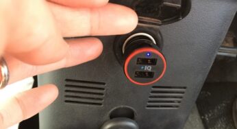 iPhoneの充電もOK！シガーソケット充電機は２ポートのこれで決まりっ