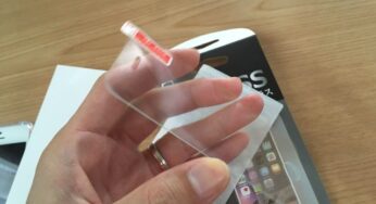 100円ショップでもiPhone用ガラスフィルムを買える時代になった・・